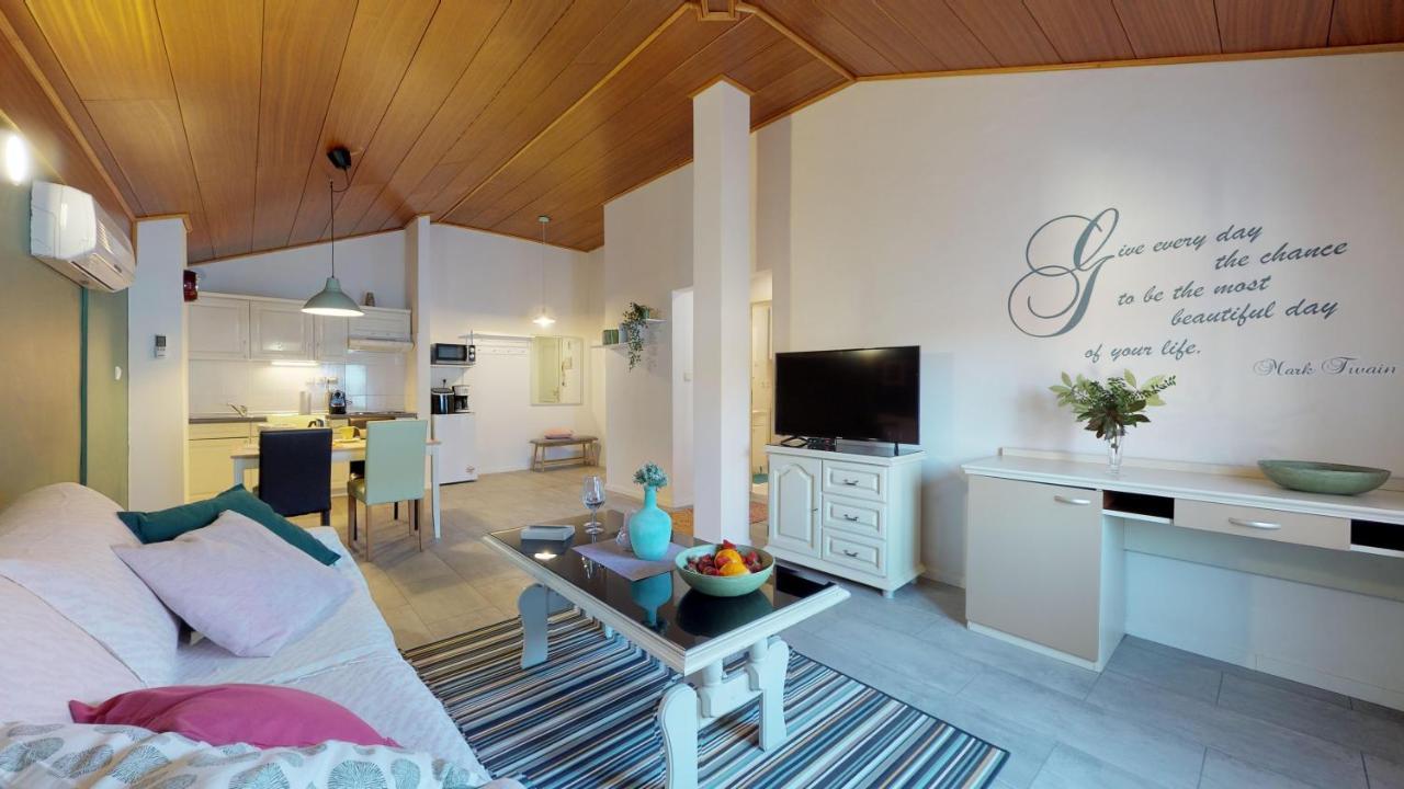 Lara Deluxe Superior 5 Star Apartment, Your Piece Of Heaven By The Sea & Park Novigrad Istria エクステリア 写真