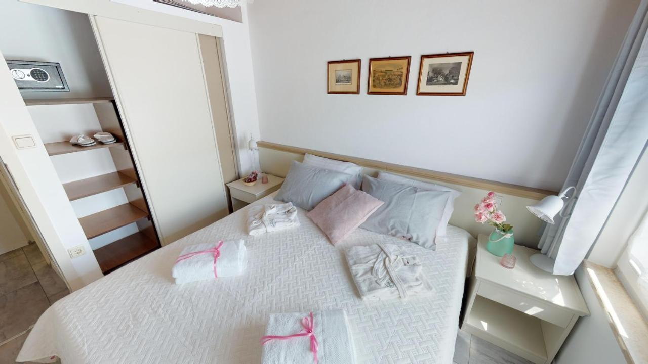 Lara Deluxe Superior 5 Star Apartment, Your Piece Of Heaven By The Sea & Park Novigrad Istria エクステリア 写真